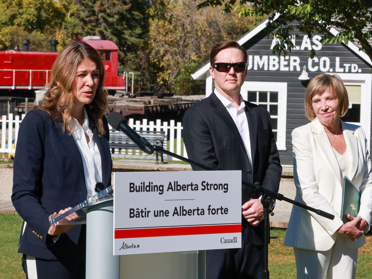 calgaryherald's tweet photo. Alberta moves forward with Calgary-Edmonton high-speed rail plan https://t.co/MbDVItoPom https://t.co/qfXLXarPxa