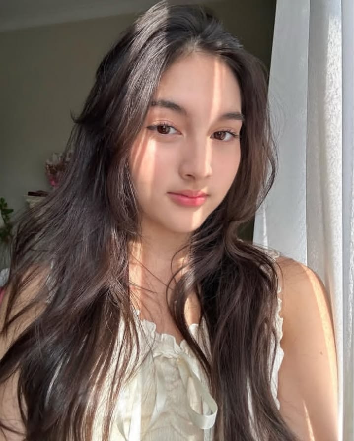 hotliveind's tweet photo. Aku ingin selalu dekat denganmu. ❤️😏
#hot51 #hot51apk #hot51indonesia https://t.co/gXINtgEEqa
