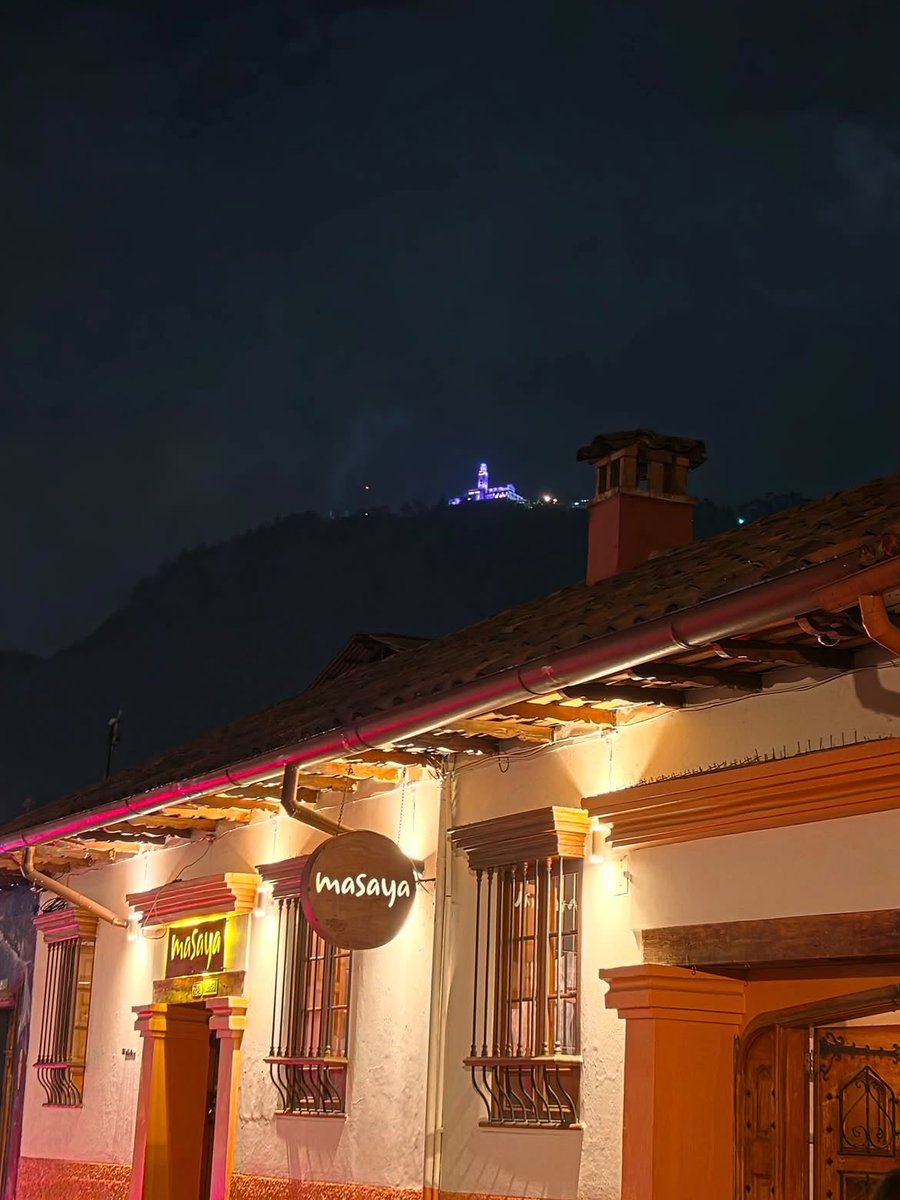 CanalTreceCO's tweet photo. 💜 Monserrate se vistió de morado para recibir a BTS. Bogotá iluminó uno de sus lugares más emblemáticos como parte de la bienvenida a la agrupación surcoreana, que se presentará este 2 y 3 de octubre en el estadio El Campín, como parte de su gira mundial ARIRANG.

La iluminación celebra la llegada de BTS a la capital y el encuentro cultural entre Colombia y Corea del Sur, en medio de la expectativa de sus seguidores por los dos conciertos.

#CanalTrece #Noticia #BTS