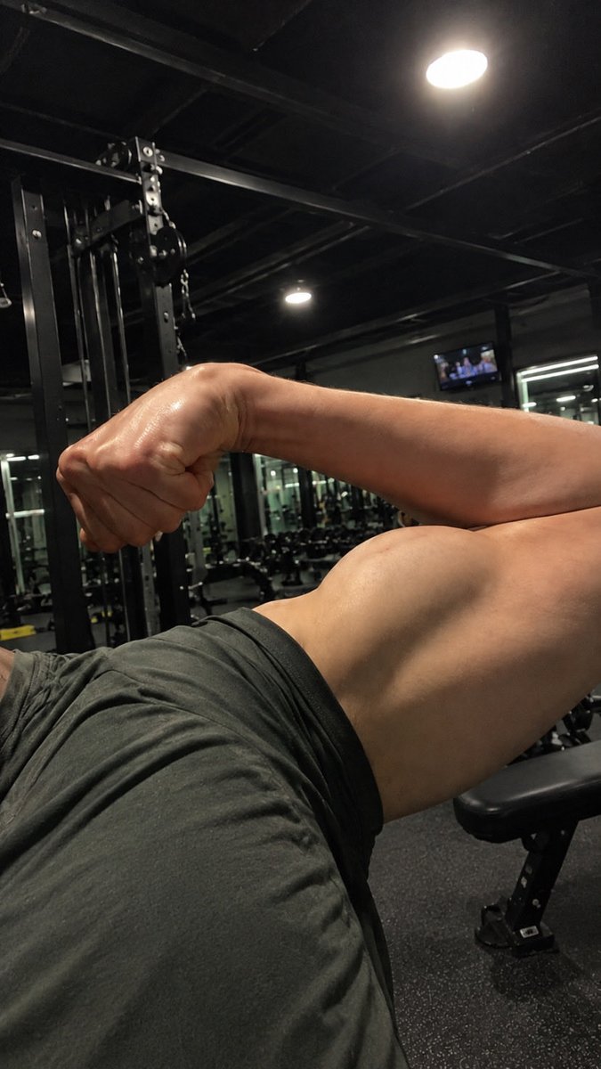 sideswiple43985's tweet photo. do girls still like biceps?

#biceps #eboy https://t.co/Uhd8z19Ujq