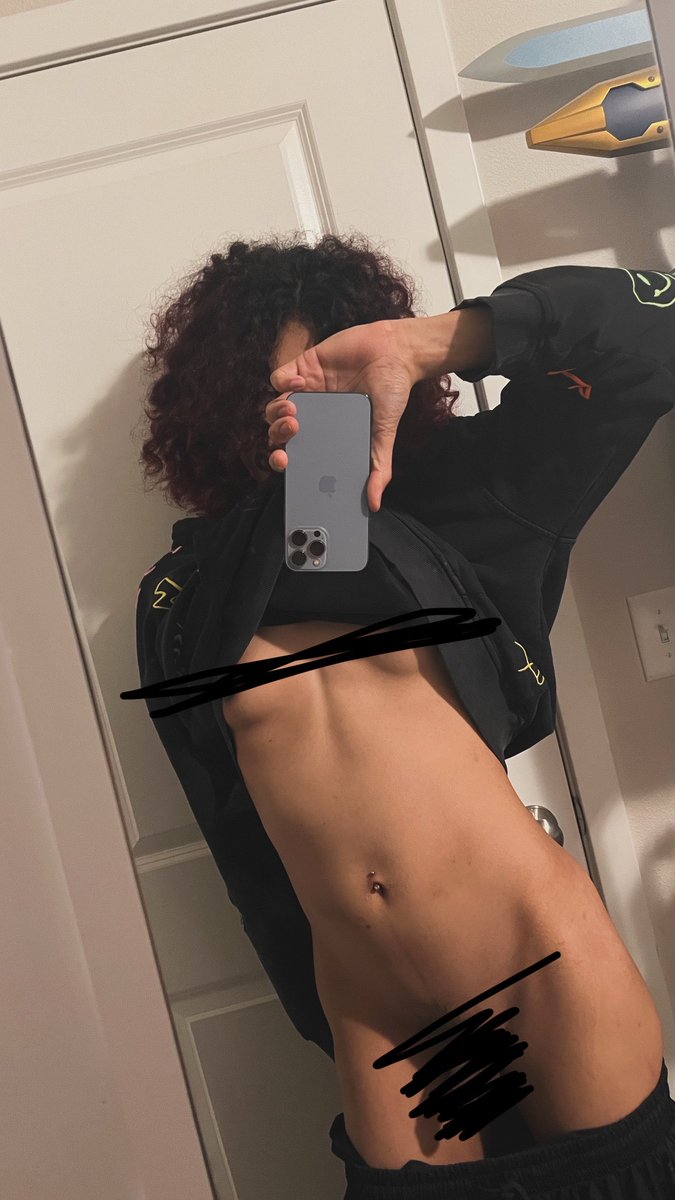 jesswellspicy's tweet photo. its my favorite hoodie okay https://t.co/PP0gpfQqSL