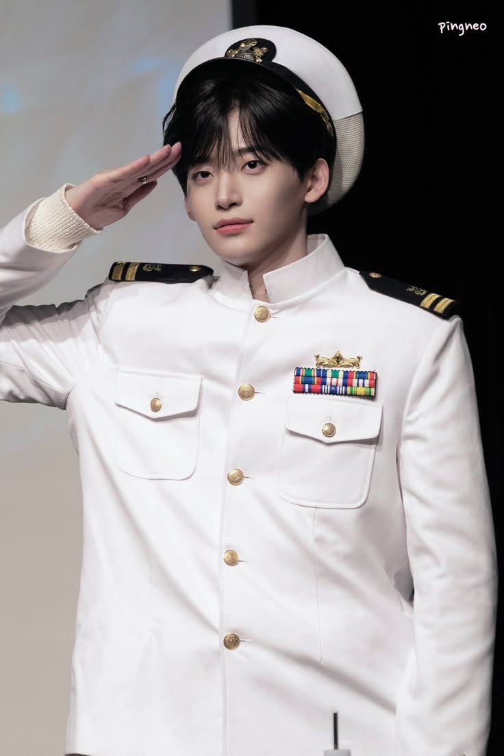 le1130_h2's tweet photo. 아으....ㅠㅠ 근데 제복이나 정장?수트 이런것도
너무좋은것같으네....♡♡ 역시 우월콤 늘씬콤 장신콤
보유한 남성다움 https://t.co/WsP11MBi1T