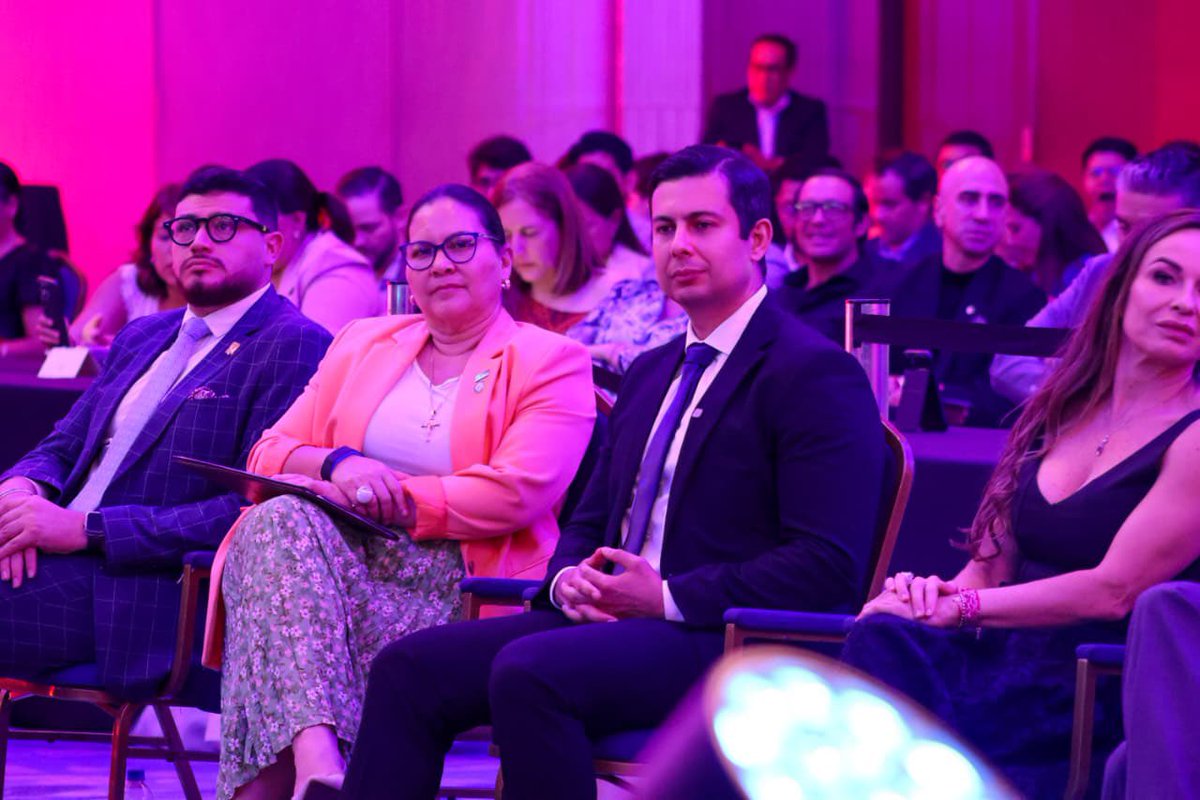 MIT_Ecuador's tweet photo. #Guayaquil | El viceministro de Tecnologías de la Información y Comunicación, Ricardo Gutiérrez, participó en la quinta edición de Innova-T Latam, destacado congreso internacional que reúne a líderes y expertos de Latinoamérica en innovación, tecnología y negocios.

✅ Durante su intervención, destacó los avances de Ecuador en materia de transformación digital y ciberseguridad, entre ellos, la implementación progresiva de la Ley Orgánica de Fortalecimiento de la Ciberseguridad.

✅ Además, anunció que próximamente se presentará el nuevo Portal Web de FirmaEC, una herramienta que busca facilitar y fortalecer los procesos de firma electrónica en el país.

🤝 El encuentro permitió compartir experiencias, conectar capacidades y abrir espacios para seguir construyendo soluciones que aporten al desarrollo del país y la región.🇪🇨