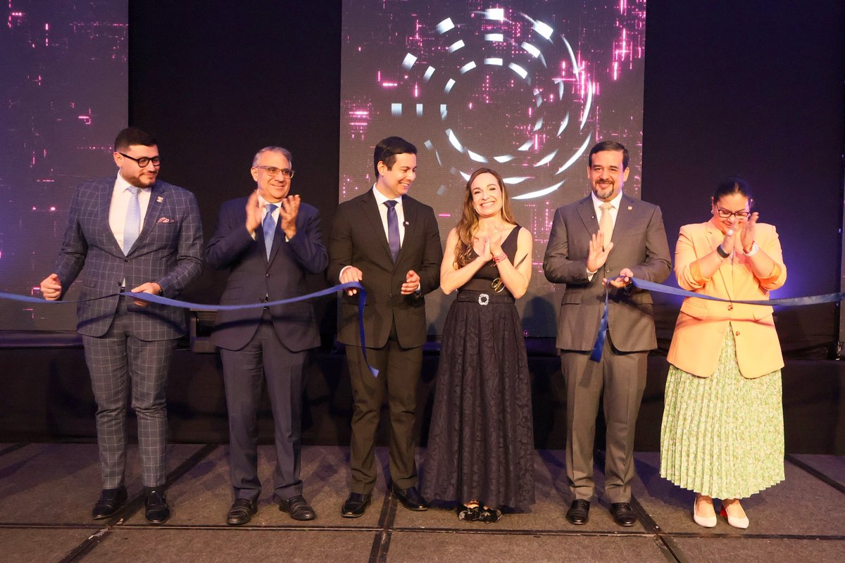 MIT_Ecuador's tweet photo. #Guayaquil | El viceministro de Tecnologías de la Información y Comunicación, Ricardo Gutiérrez, participó en la quinta edición de Innova-T Latam, destacado congreso internacional que reúne a líderes y expertos de Latinoamérica en innovación, tecnología y negocios.

✅ Durante su intervención, destacó los avances de Ecuador en materia de transformación digital y ciberseguridad, entre ellos, la implementación progresiva de la Ley Orgánica de Fortalecimiento de la Ciberseguridad.

✅ Además, anunció que próximamente se presentará el nuevo Portal Web de FirmaEC, una herramienta que busca facilitar y fortalecer los procesos de firma electrónica en el país.

🤝 El encuentro permitió compartir experiencias, conectar capacidades y abrir espacios para seguir construyendo soluciones que aporten al desarrollo del país y la región.🇪🇨