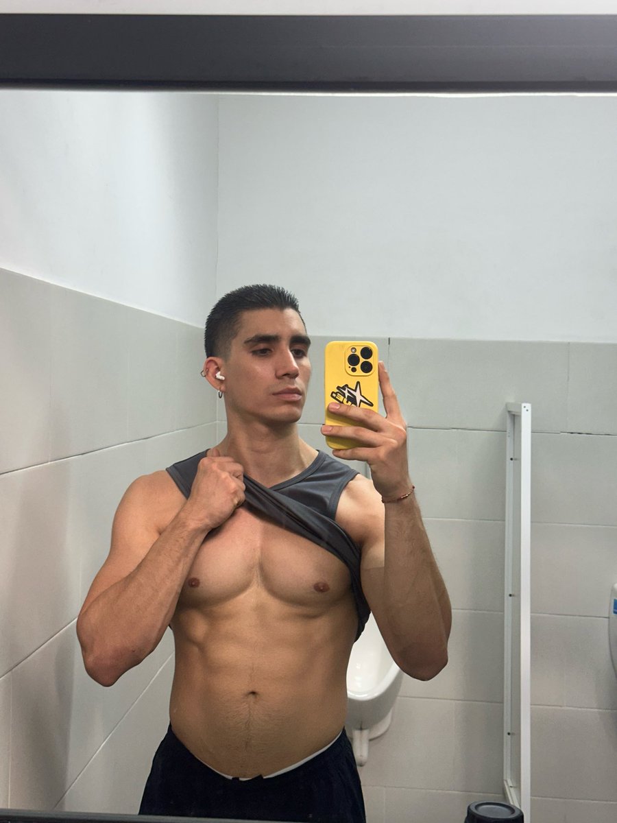 velezjcamilo's tweet photo. 🥴 https://t.co/cv6cTElTrd