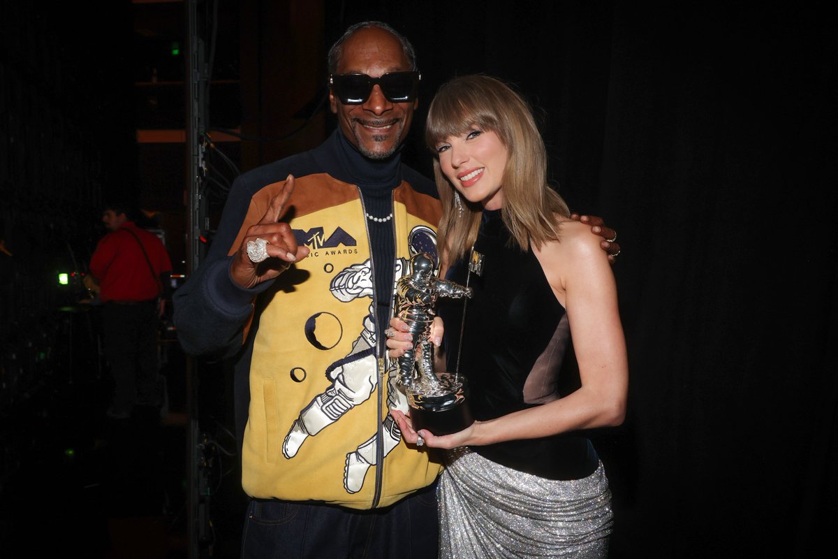 ComplexMusic's tweet photo. There were some crazy link-ups at the #vmas 🤝 https://t.co/mx3glqrD7f