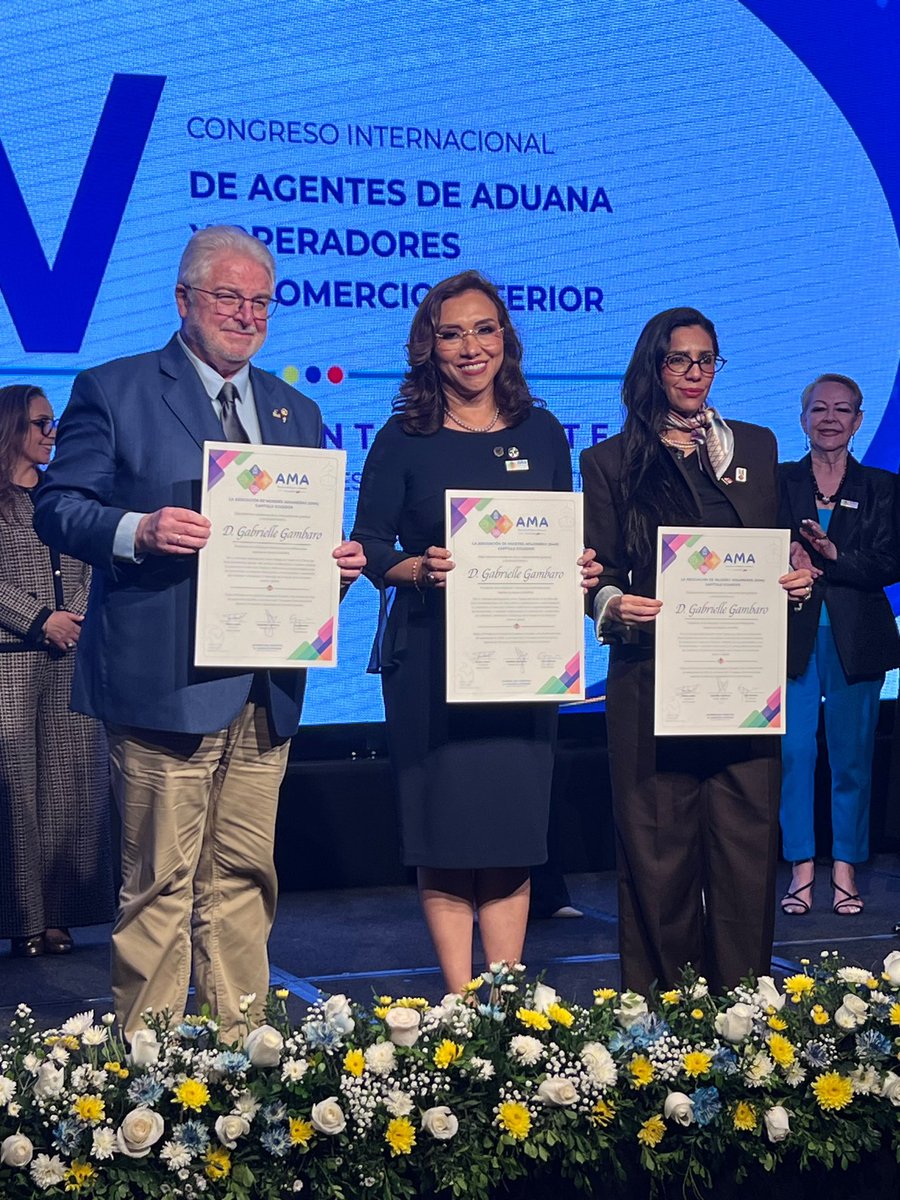 consejoecupan's tweet photo. 🇪🇨 Nuestros socios lideran el futuro del comercio exterior

#KatyaLópez, representante de @LopezMenaCiaLtd, empresa socia del #CEEP y presidenta de la @FedaEc, participó en el V Congreso Internacional de Agentes de Aduana y Operadores de Comercio Exterior. https://t.co/UuUKWYbFY8