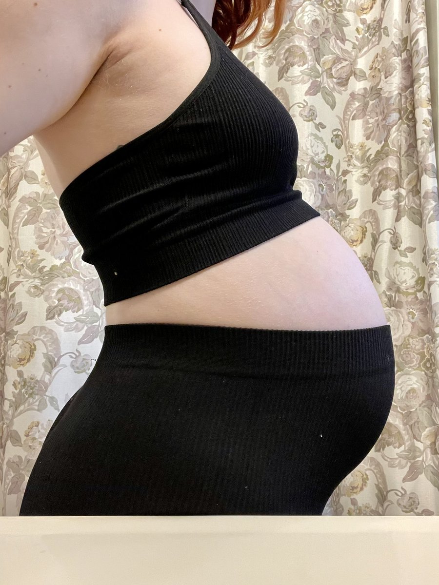 PeachieInHeat's tweet photo. Since ya’ll loved the first one so much, here’s my 6 month bump with pregnancy number 2. 🤰🏼 🐰 https://t.co/HMdPJj7lZq