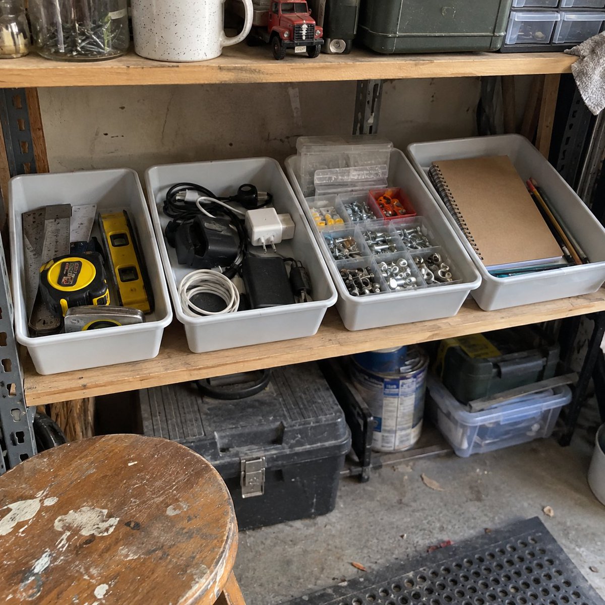 Ruchig_com's tweet photo. Small-tool storage works better by task than by shape. Keep measuring things together, charging things together, and the parts for one hobby together. https://t.co/r0x5DPD7fP
