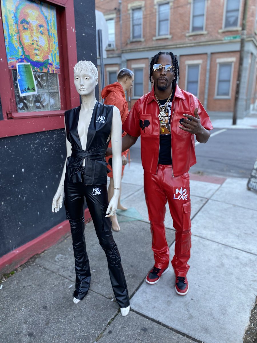 IamWonte's tweet photo. I been designing clothes for 14 years @_LonelyStoners Apparel https://t.co/cTROo5Rhgn