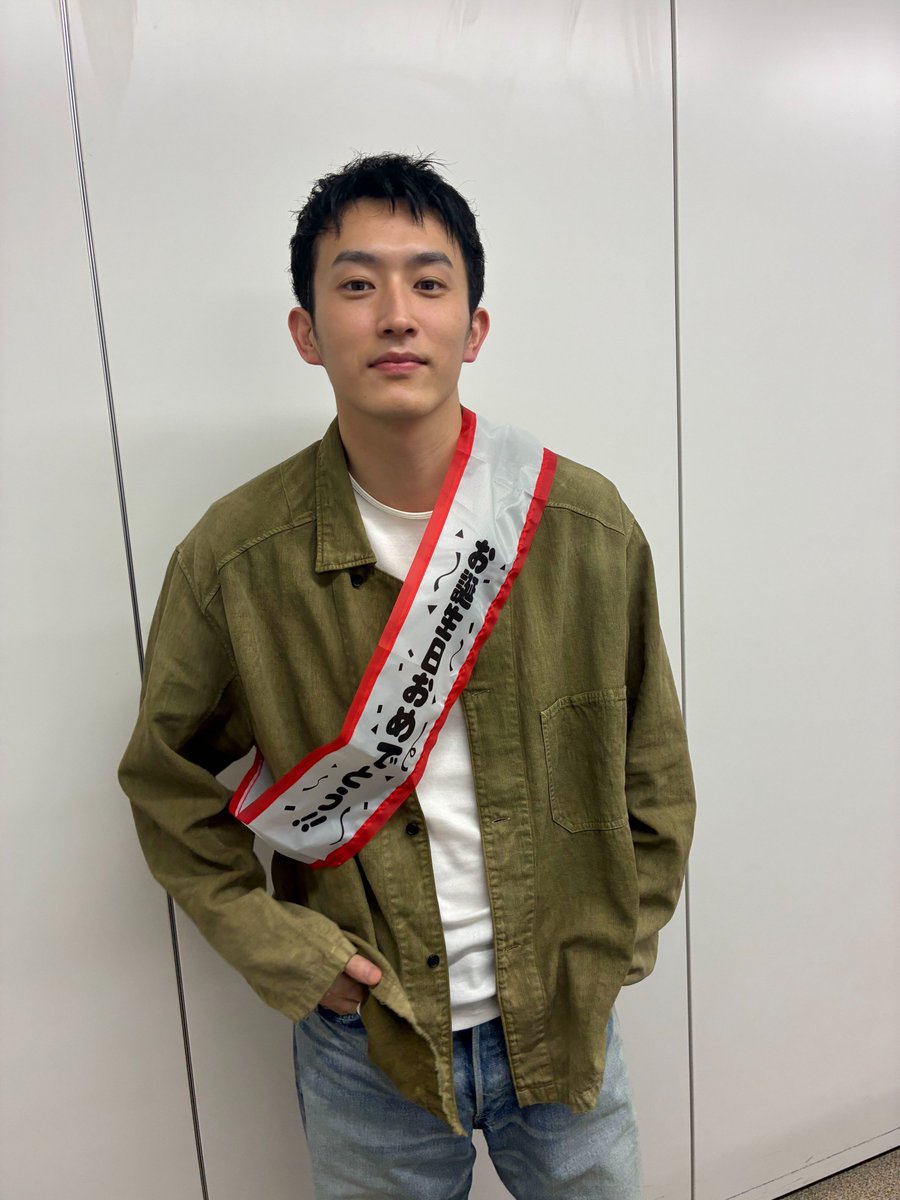 sugino_joqr's tweet photo. ／📻
本日深夜1時00分からは
#杉野遥亮 の #ミッドナイトサンダル
＼📻

ついに初回放送を迎えます！
写真は、初回収録時誕生日だった杉野さんです。

radikoはこちら✅
https://t.co/EBLtLpEI4Y

#杉野遥亮 　#文化放送 https://t.co/UKx9b8J2cS