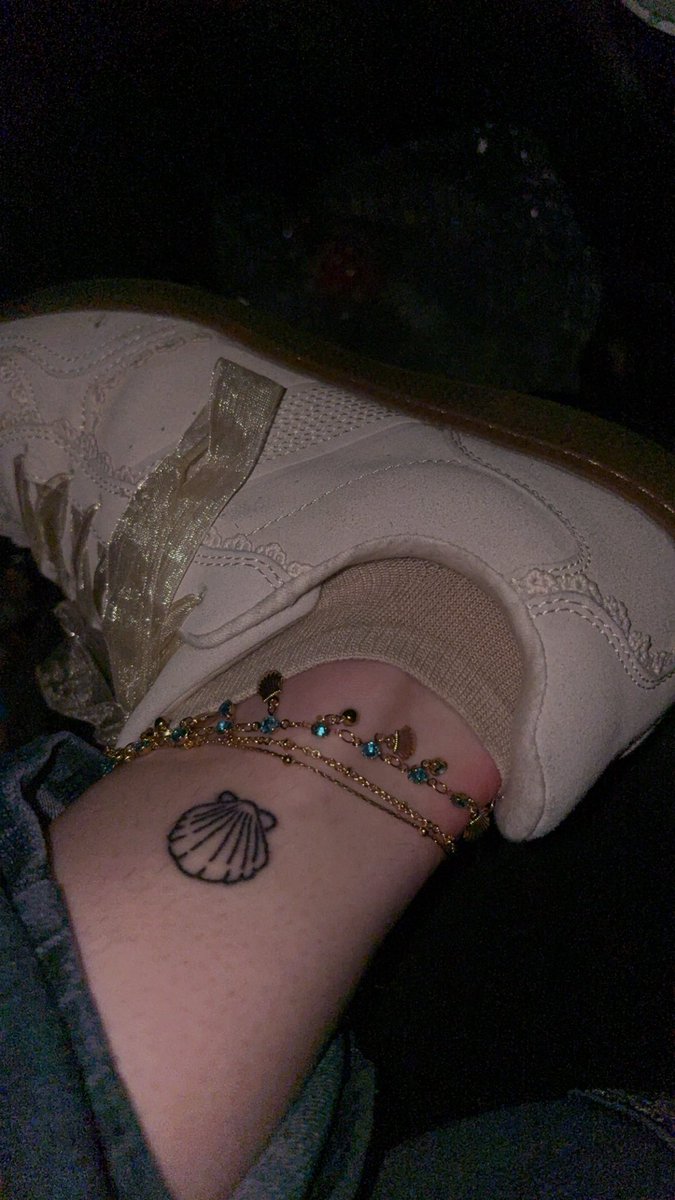 noturputhy's tweet photo. My 1 an only tat for now. https://t.co/OVnKzY5ldm