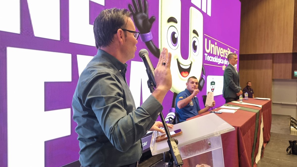 GobdeSantander's tweet photo. 295 veteranos y familiares culminaron 90 horas de formación en liderazgo, innovación y emprendimiento, fortaleciendo capacidades para seguir creciendo y sirviendo a Santander. https://t.co/NdWt87g0Ke