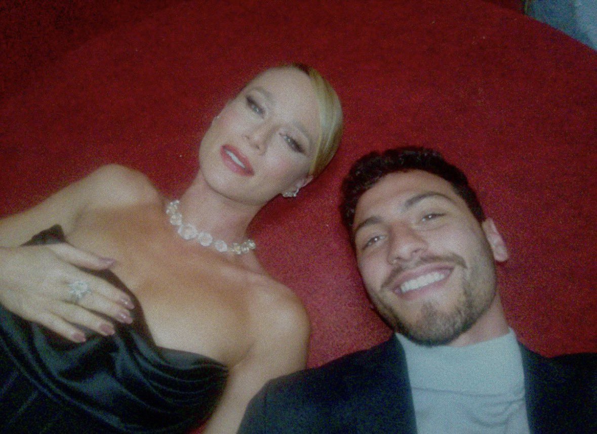 divamassafera's tweet photo. O CASAL MAIS LINDO DESSE MUNDO https://t.co/0GE6UJFaNn