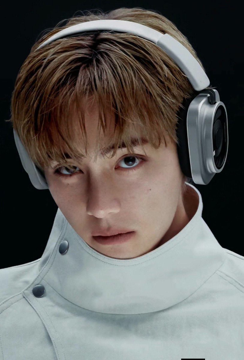 __BTS_V95's tweet photo. V FOR NOTHING (🎧) 

NOTHING GLOBAL AMBASSADOR V
TAEHYUNG FOR NOTHING
#TAEHYUNGxNOTHING
#VxNOTHING https://t.co/1C3x2tPvaM