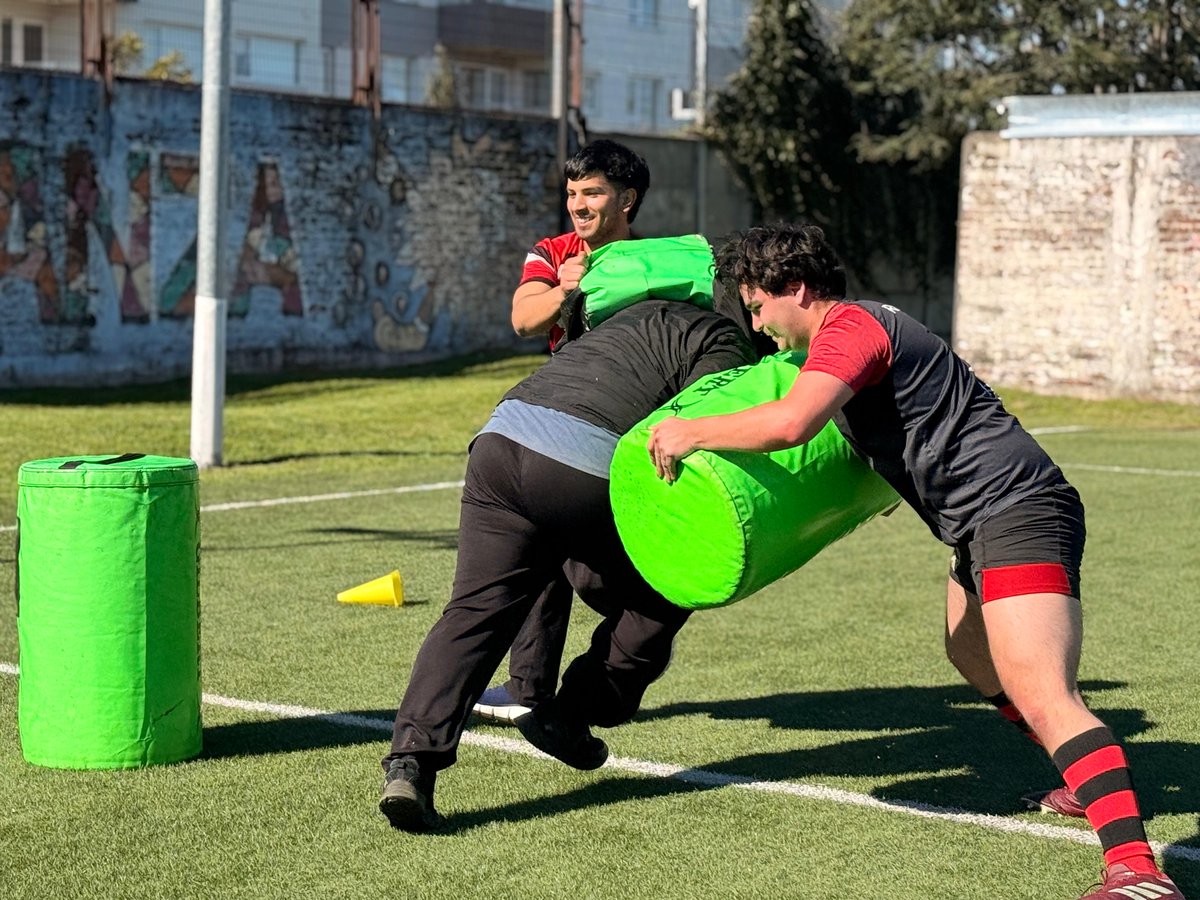 Temucodiario's tweet photo. #Rugby en residencias: iniciativa busca acercar el #deporte a adolescentes bajo protección en La #Araucanía https://t.co/0XfadsAdBB https://t.co/jKVlmwR3AT