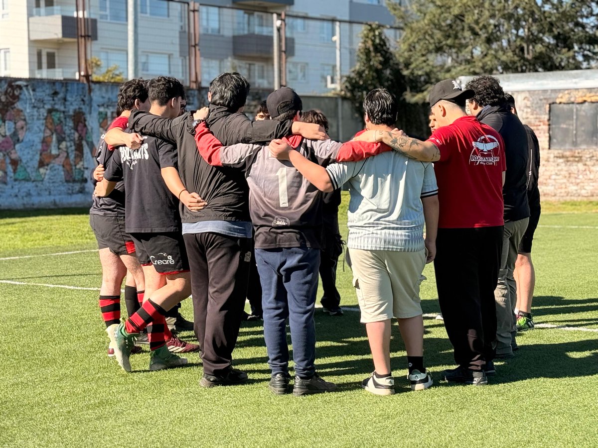 Temucodiario's tweet photo. #Rugby en residencias: iniciativa busca acercar el #deporte a adolescentes bajo protección en La #Araucanía https://t.co/0XfadsAdBB https://t.co/jKVlmwR3AT