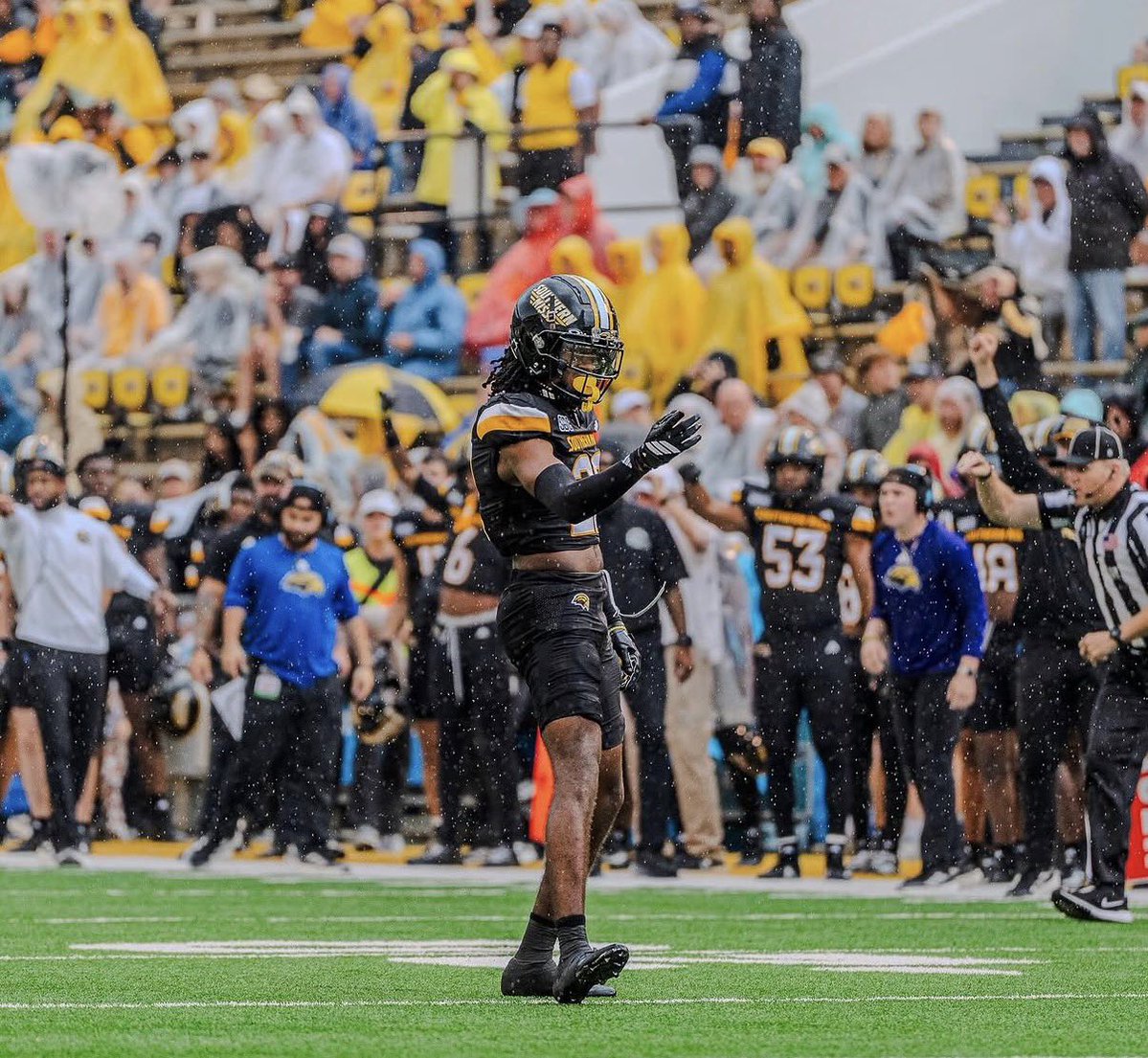 Samuel3Watkins's tweet photo. #AGTG after a great conversation with @Calhoun__23 Blessed to receive an offer from University of Southern Mississippi🖤💛@clarencemcdoug1 @BrettSShufelt @CoachWrightPerk @JUCOFFrenzy @JuCoFootballACE @MSJUCOREPORT https://t.co/nNx9qPu26s