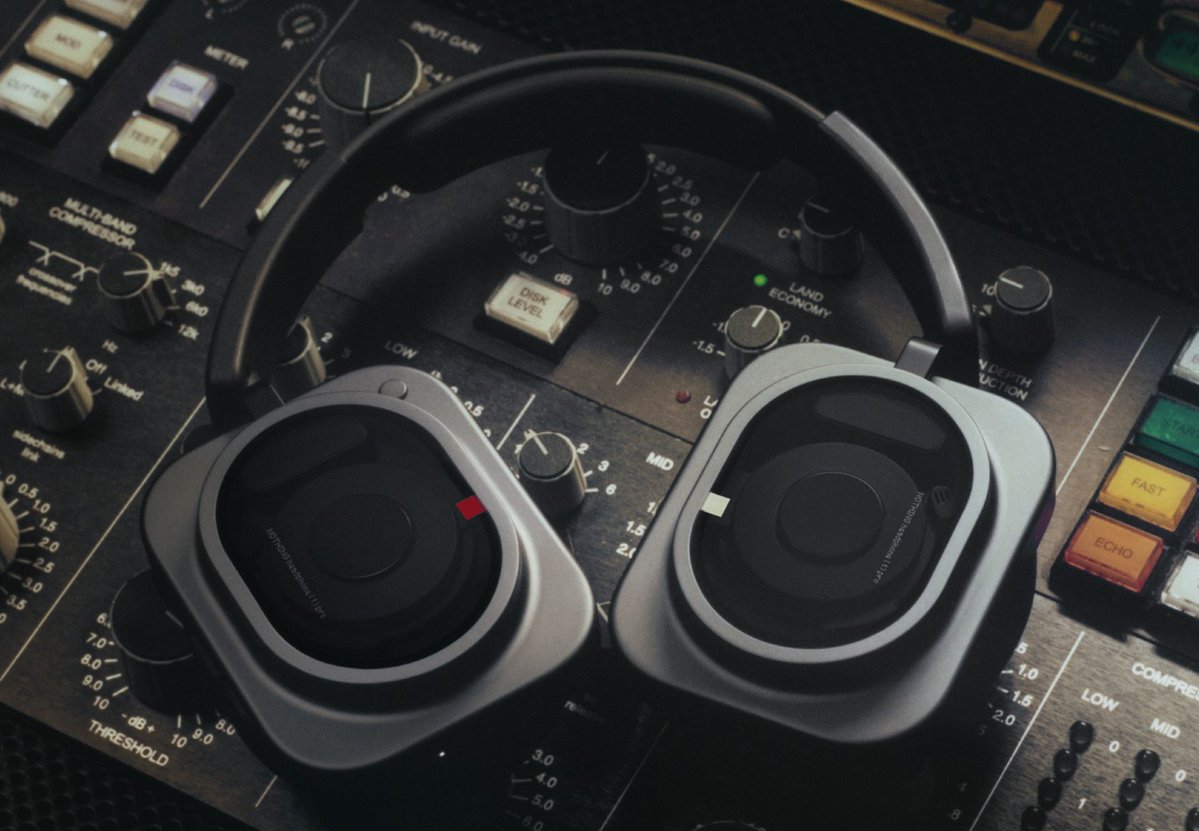 SumahoReview's tweet photo. Nothing、BTSのVをグローバルブランドアンバサダーに起用　新型「Headphone (1) Pro」も発表
https://t.co/oiu7K7YZlm https://t.co/VeSUHyLxnF