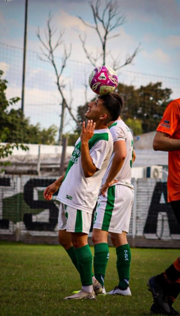 TodoVerde72's tweet photo. Los 8 goles de Diego Martinez: 

CCT ⚽️⚽️⚽️⚽️
Estrella ⚽️
Fomento ⚽️
For Ever ⚽️
Peñarol Infantil ⚽️

¡Vamos Dieguito! 🔟✨️ 

📸 @bruno_veraa https://t.co/ydRZlBbuHa