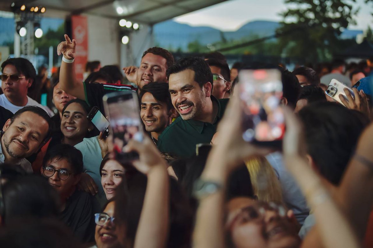AlvarezMaynez's tweet photo. El movimiento de la generación que no le va a fallar a México 🇲🇽 🫶🏼 https://t.co/y4cFKMHmyb