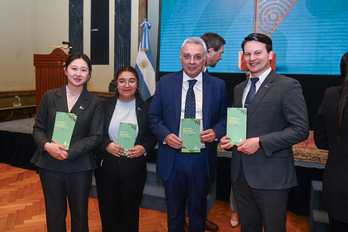 ZamoraJulio's tweet photo. En el Foro Federal de Economía Circular, recibí en nombre del @MunicipioTigre el Premio Argentina Economía Circular por el trabajo realizado a través de @ReciclaTigre, nuestra política de reciclaje que llevamos adelante desde el 2019. ¡Muchas gracias por este reconocimiento, y gracias a todos los vecinos y vecinas de Tigre que participan activamente del programa! 

#TigreEsMiVida ♻️
#OrgulloTigrense 🐯