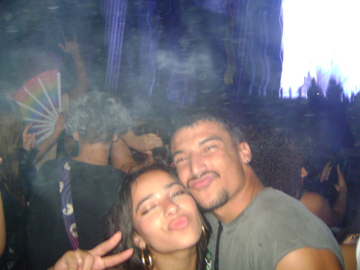 Arthur41811500's tweet photo. Festa estranha com gente esquisita e meu pedaço de pertubação @sujkw https://t.co/sFhYJijKPI