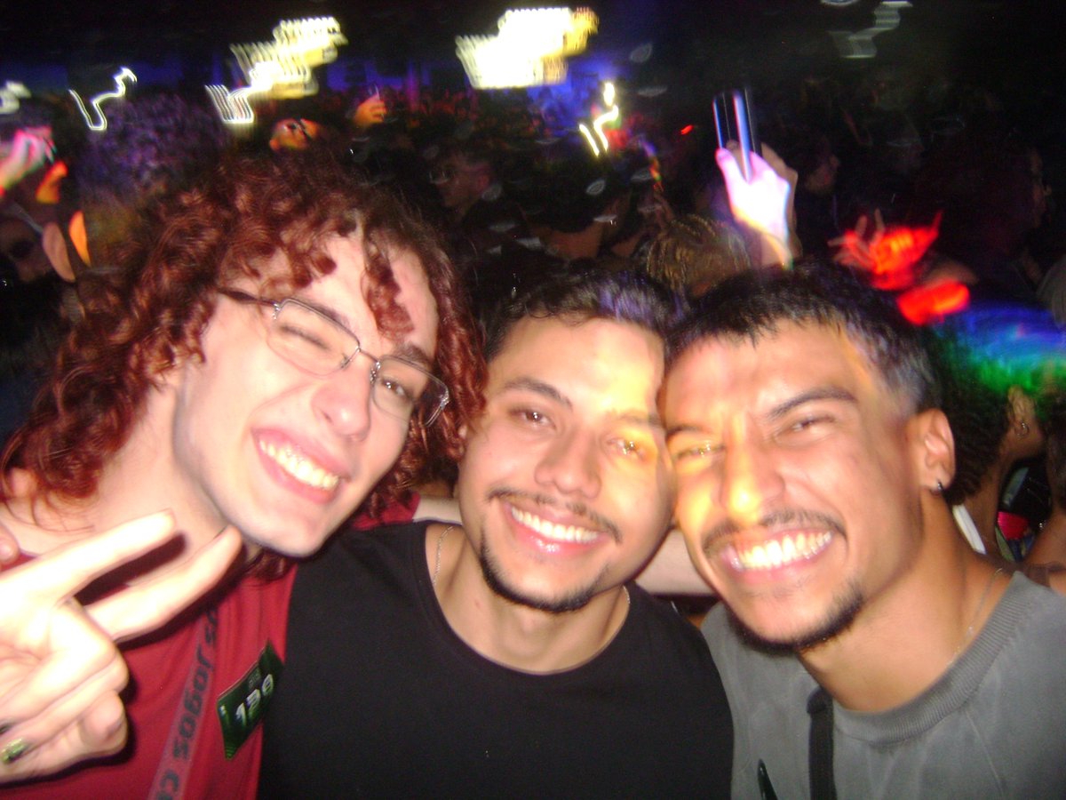 Arthur41811500's tweet photo. Festa estranha com gente esquisita e meu pedaço de pertubação @sujkw https://t.co/sFhYJijKPI