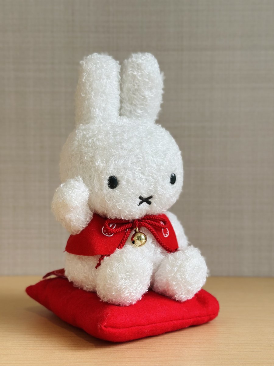 miffy_japan's tweet photo. うさぎだって、招きます
今日は #招き猫の日

福招きミッフィー（セキグチ） https://t.co/oWQ0YmvwQf