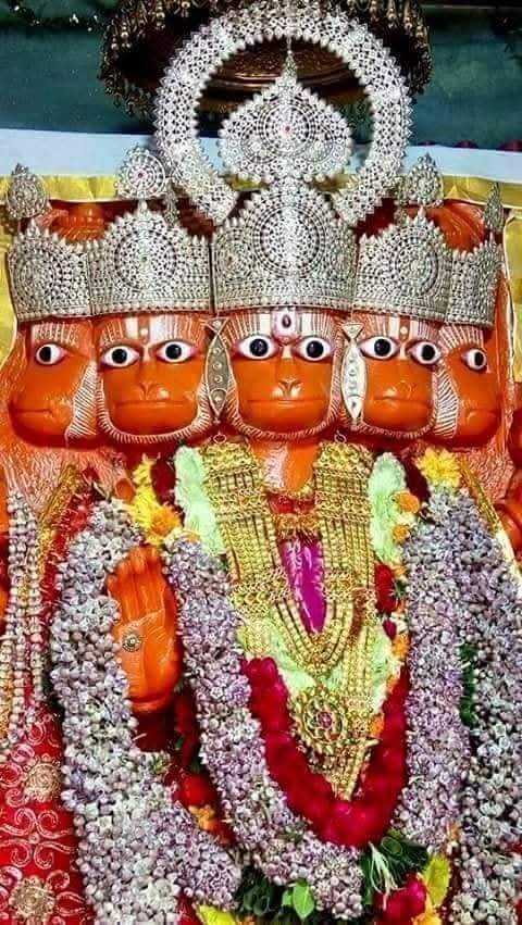 _SanatanDharma's tweet photo. जहाँ श्रीराम का नाम है, वहाँ हनुमान जी की कृपा अवश्य है।
महाबली बजरंगबली हर भक्त को शक्ति, साहस और धैर्य प्रदान करें तथा जीवन के सभी संकटों से रक्षा करें।।
जय श्री राम 
जय बजरंगबली https://t.co/1MXZkS5lqQ