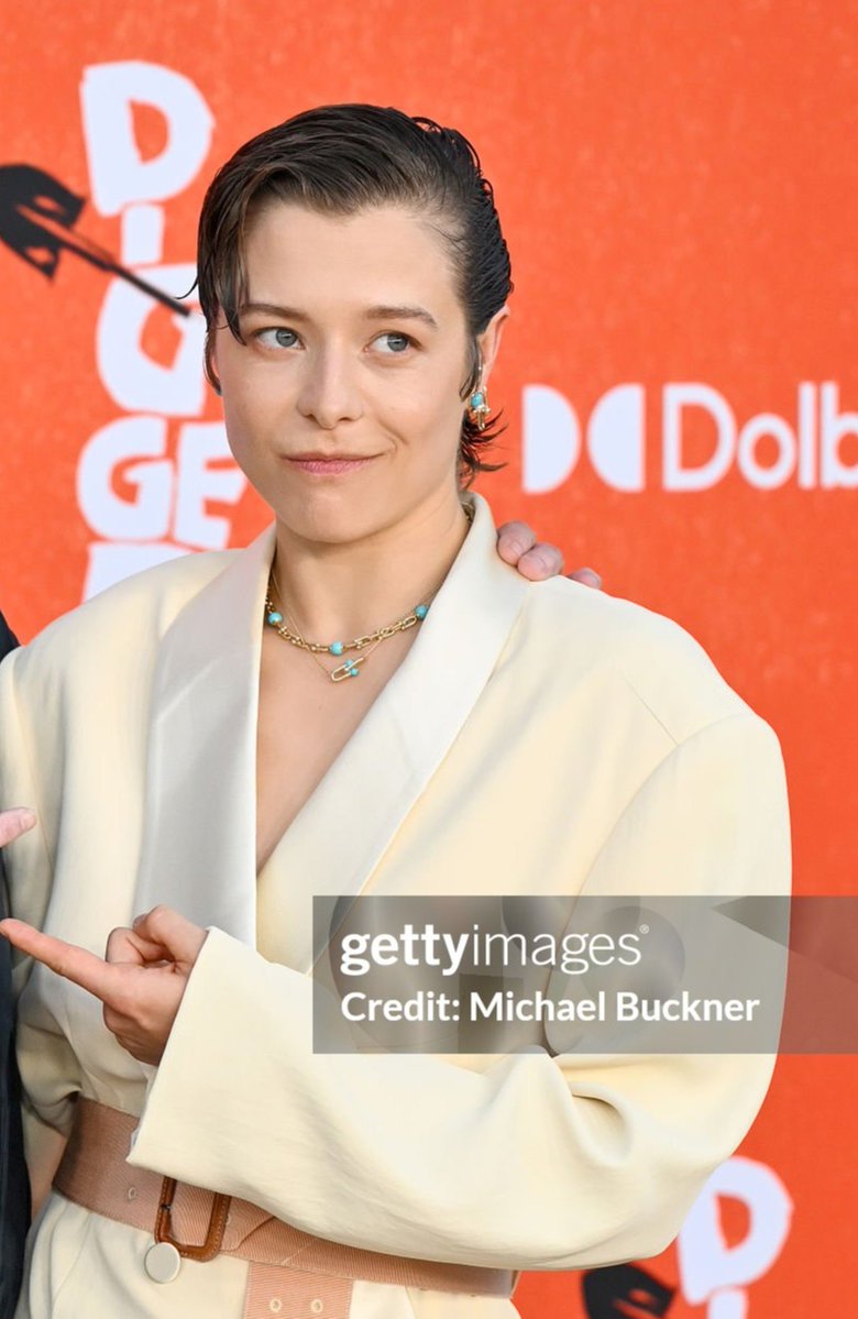 thedarcyfiles's tweet photo. emma d'arcy at the digger us premiere 🧡 https://t.co/K6Fp8uX40L
