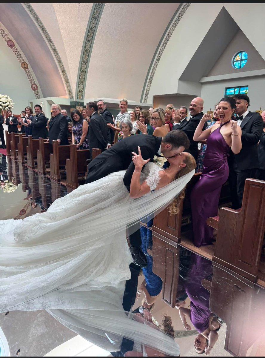sarahxshaw's tweet photo. “i wonder if i’ll be in any of the photos from that wedding” https://t.co/z4aHeh1TNV