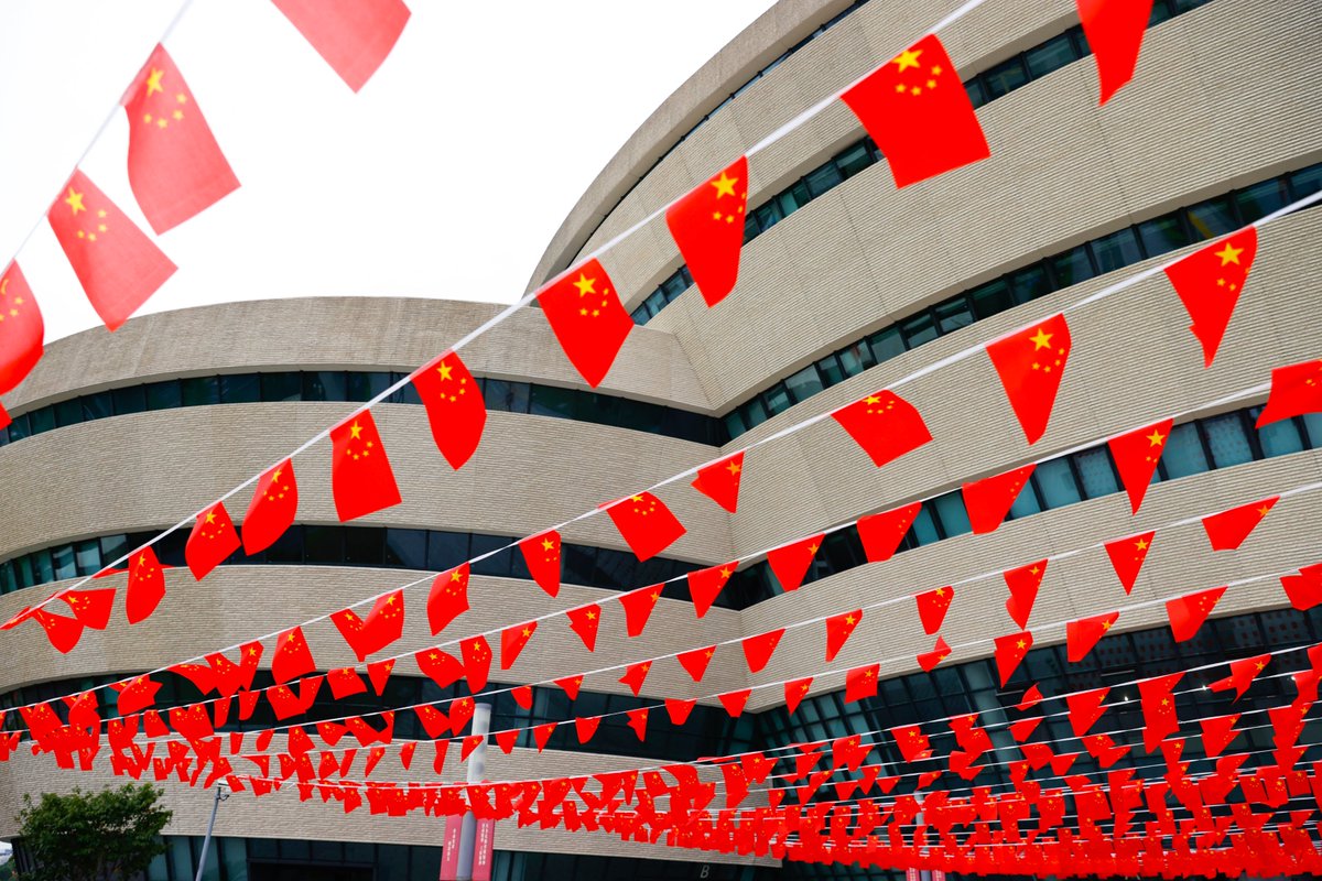 GoSongjiang's tweet photo. #NationalDay vibes are fully on in #Songjiang! Red flags wave proudly by the roads, glowing red lanterns hang above the streets. The entire city is draped in vibrant "#ChineseRed", brimming with joy to welcome our National Day! https://t.co/vobnQzSiZ3