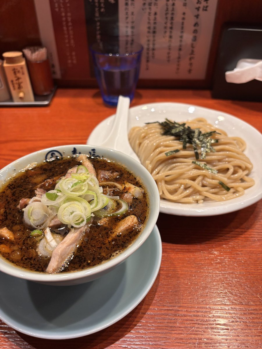teramin's tweet photo. 中華そば 喜長＠新橋のチャーシューつけそば。

系列店の喜富同様、丸長インスパイアな甘辛酸スープに丸くもっちりとした中太麺で美味しい。たっぷりのチャーシューも嬉しい。
中華そばも美味しかったけど、好みで言えばつけそばかなー。 https://t.co/dh5cRHUyfG