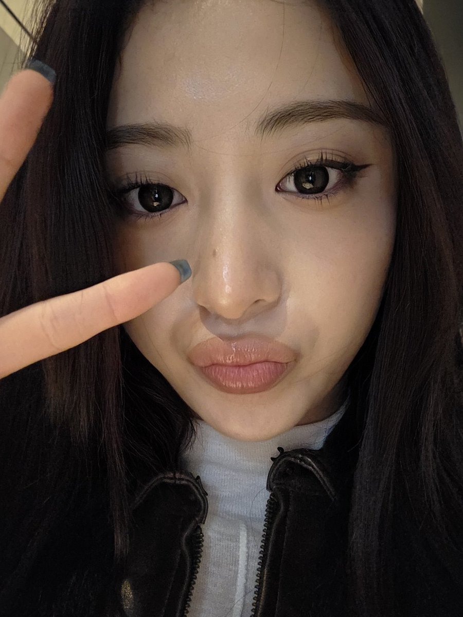 asooker2's tweet photo. her lips...😵‍💫 https://t.co/WzvPAhiYVr