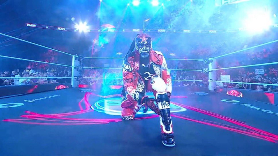 Fightful's tweet photo. Penta has “PAC” written on his boot. 

#WWERAW https://t.co/w9hzKIRQsa