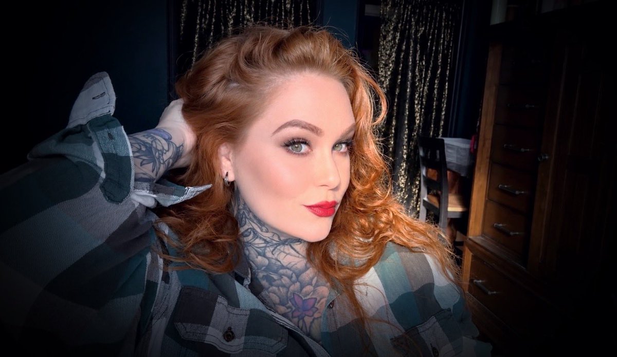 Littledeadredxx's tweet photo. Color? Or black and white? #redhead #viral https://t.co/IaYhJ3rgr8