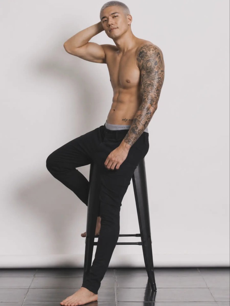 RomezzyLopez's tweet photo. Black jeans, bare skin, ink on display, keeping it simple but making it hit different. Lowkey giving luxury campaign energy.
#MensFashion #MensStyle #BossStyle #FashionEditorial #StudioPhotography https://t.co/kF7l3614h2
