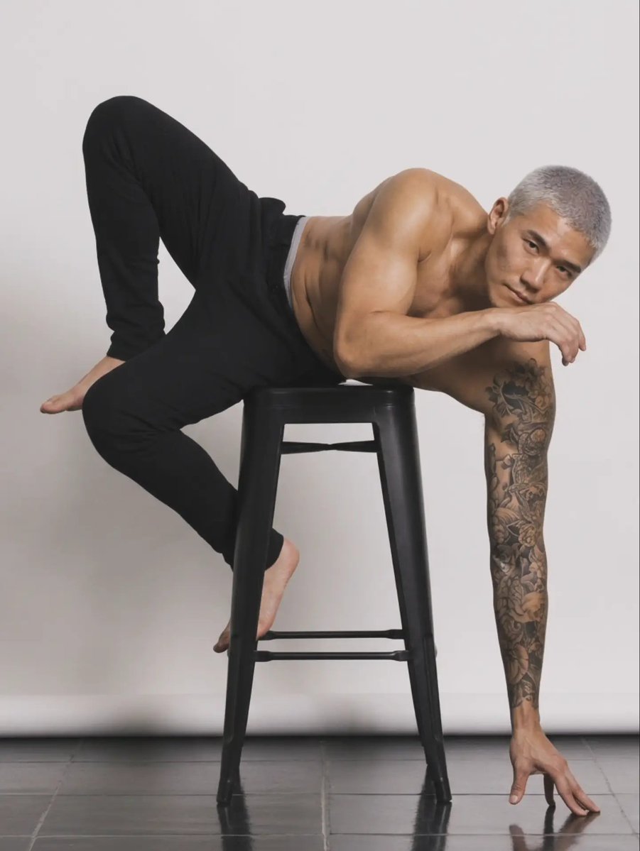 RomezzyLopez's tweet photo. Black jeans, bare skin, ink on display, keeping it simple but making it hit different. Lowkey giving luxury campaign energy.
#MensFashion #MensStyle #BossStyle #FashionEditorial #StudioPhotography https://t.co/kF7l3614h2