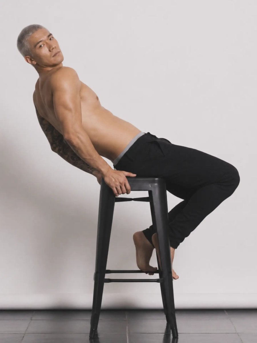 RomezzyLopez's tweet photo. Black jeans, bare skin, ink on display, keeping it simple but making it hit different. Lowkey giving luxury campaign energy.
#MensFashion #MensStyle #BossStyle #FashionEditorial #StudioPhotography https://t.co/kF7l3614h2