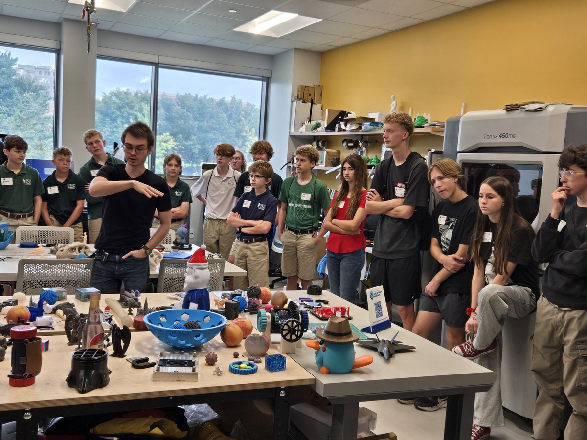 GreenParkLS's tweet photo. A group of middle school students in STEM classes went to SLU to for a day of Engineering. They explored a 3D printing lab, a research lab that has various interfaces for people with different abilities and saw a system using waste water.
#GPLS #knownlovedvalued #slu #STEM https://t.co/aqEbkw6jLF