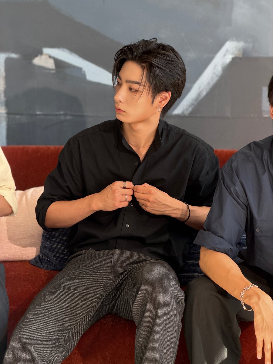 Big_O_cean's tweet photo. Behind Photos Big Ocean with Andy Yu

#BigOcean #BehindPhoto #PJ #JISEOK #CHANYEON https://t.co/qLOXqFNbdT