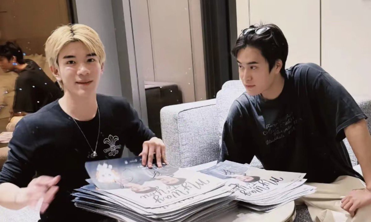 s_saipann's tweet photo. เวลาเห็นเจมีไนน์มองโฟร์ทแล้วยิ้มนึกถึงเพลง"เผลอยิ้ม"ท่อน
แปลกใจจริง ไม่รู้ว่าฉันเป็นอะไร ทำไมต้องเผลอไปยิ้มตาม ทุกทีที่มองดวงตาคู่นั้น ตอนเห็นเธอยิ้ม แล้วมารู้ตัวอีกที ฉันก็เผลอยิ้มไปแล้วสิ สงสัยฉันคงจะหลงรักเธอ🫪🫪🫪🫪🫪

#GeminiFourth https://t.co/Kiai6BLN3p