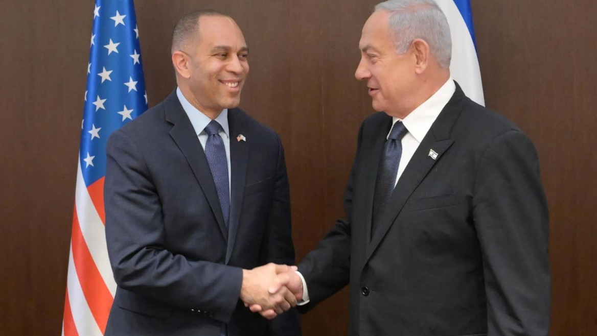 EarTrumpet7722's tweet photo. @aliceinempire More accurately #Democrats🇮🇱 started a #genocide. The party of superdelegates occupies a long arc bending toward colonial #Zionism and won't be weaned from #AIPAC. #SorryDSA
US #fascism is bipartisan; voting is futile. 1/2 https://t.co/OZ6fFsu0FV