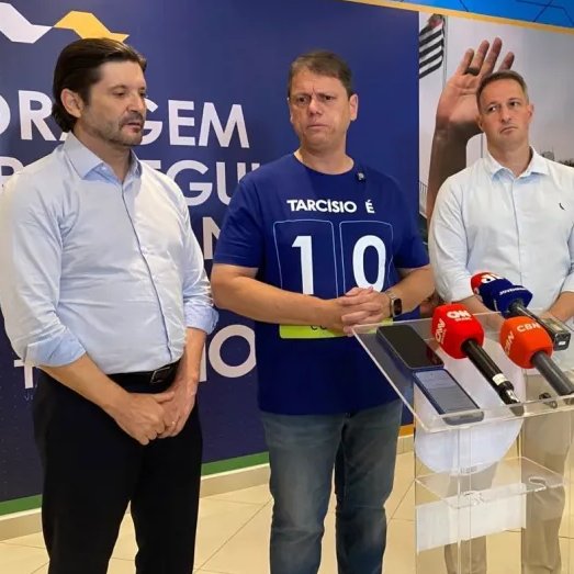 republiqueBRA's tweet photo. 🇧🇷 💬 Desistência de Ricardo Salles da disputa ao Senado por São Paulo foi negociada por Tarcísio de Freitas, que teria oferecido, como moeda de troca, a possibilidade de ocupar espaços no governo paulista futuramente. https://t.co/hnHxiqY1nc