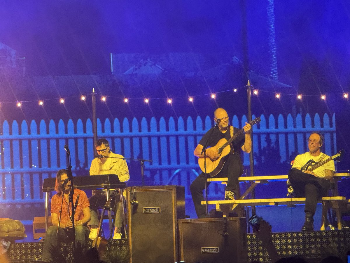 MikeSmall's tweet photo. Can’t begin to tell you how much last night meant the world to me. My 20th @weezer show. Seeing friends and spending a rainy Sunday with the best people. Brought my mom with me as she had never seen them with me and she loved the show. Set list was incredible. https://t.co/HJlO1tyXkN