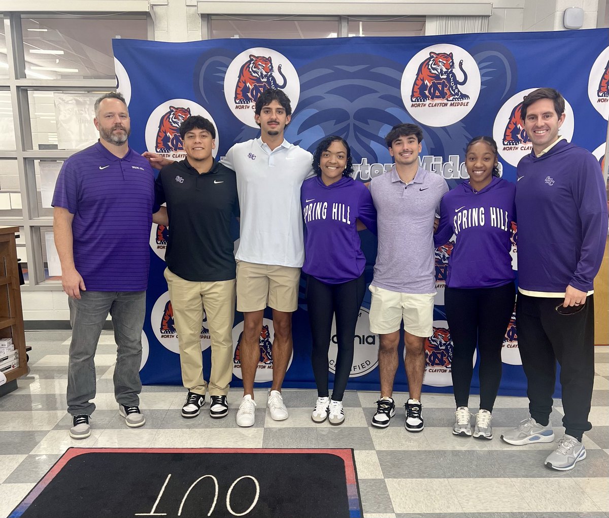 coachjohnredman's tweet photo. The Ballin🏀Badgers at the The SIAC Basketball Media Day Community Service event SERVING OTHERS! Head Up, Keep Going, &amp; Go Badgers… 🟣⚜️⚫ #FamilyFirst #FastFearless https://t.co/aXG6wv8Kj8
