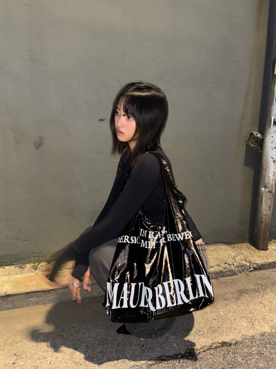 mauerberlin_'s tweet photo. 요즘 매일 들고 다니는 가방
생각보다 어디에나 잘 어울림🙂

MAUER BERLIN MIT BAG - BLACK https://t.co/RDe5k0exob