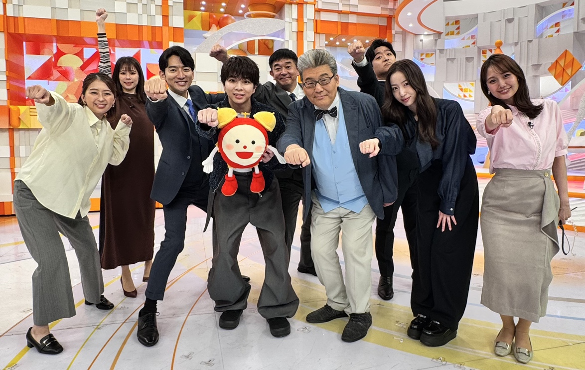 cx_mezamashi's tweet photo. #塩﨑太智 さん(M!LK) 9月のマンスリーエンタメプレゼンター最終日‼️

スタジオを超えてユニバースまで元気を届けてくれた塩﨑さん🩵みんなで「ダイチャージ」ポーズ✊

次はM!LKのみんなでスタジオで生歌唱にしたいって言ってくれたよ🍼待ってるね😊

1カ月ありがとうございました✨

#めざましテレビ https://t.co/9egazjacED