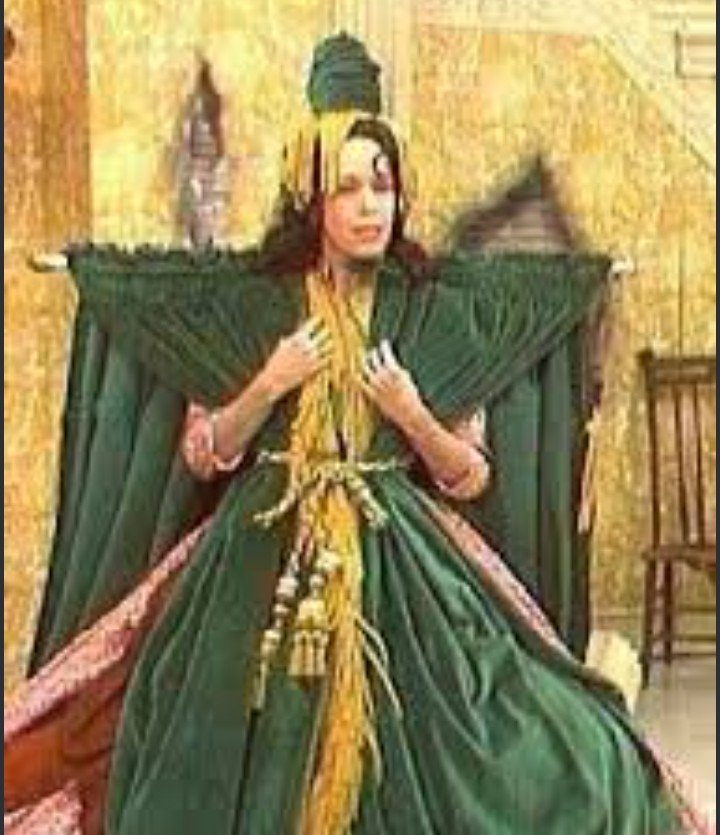 CatyushkaL's tweet photo. @LePapillonBlu2 At least Carol had Bob Mackie https://t.co/490HQAr9SC